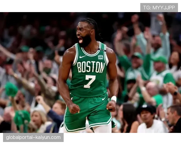 杰伦布朗攻防一体表现全面，成为绿军取胜关键先生