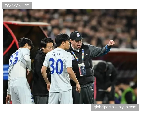 申花客场三球逆转津门虎，斯卢茨基60分钟变阵442成胜负手